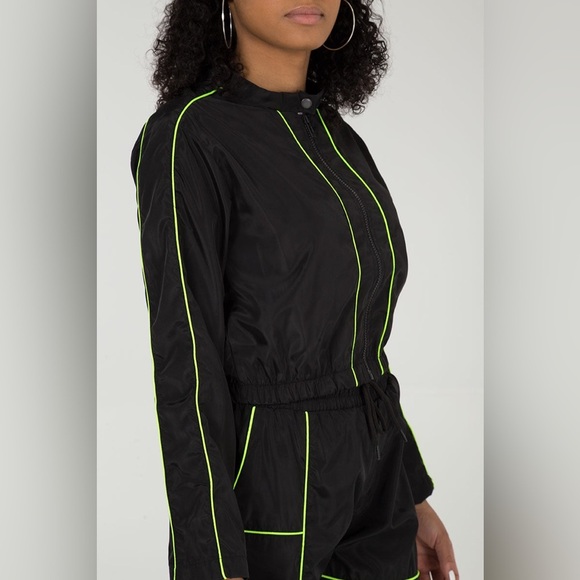 QED London cropped jacket and sweatpants (two-piece) - Picture 4 of 16